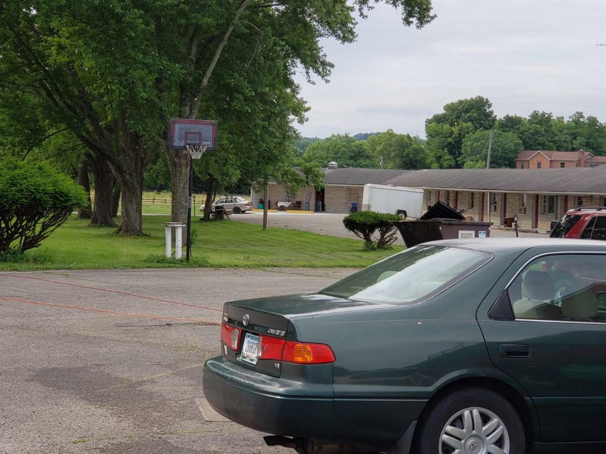 Mound Haven Motel Brookville Bagian luar foto